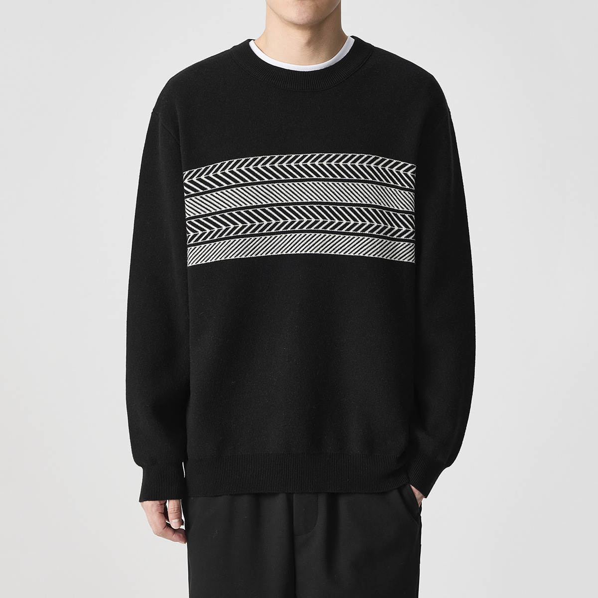 Momeck contrasting jacquard round-neck knitted sweater for men's Winter 2024 new style Far-infrared warming men's sweater 20457 details Picture