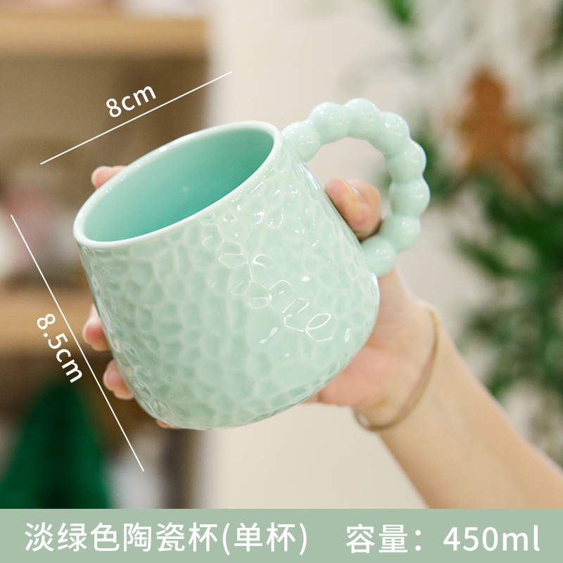 Simple mug with lid, spoon, office breakfast cup Application Scenario