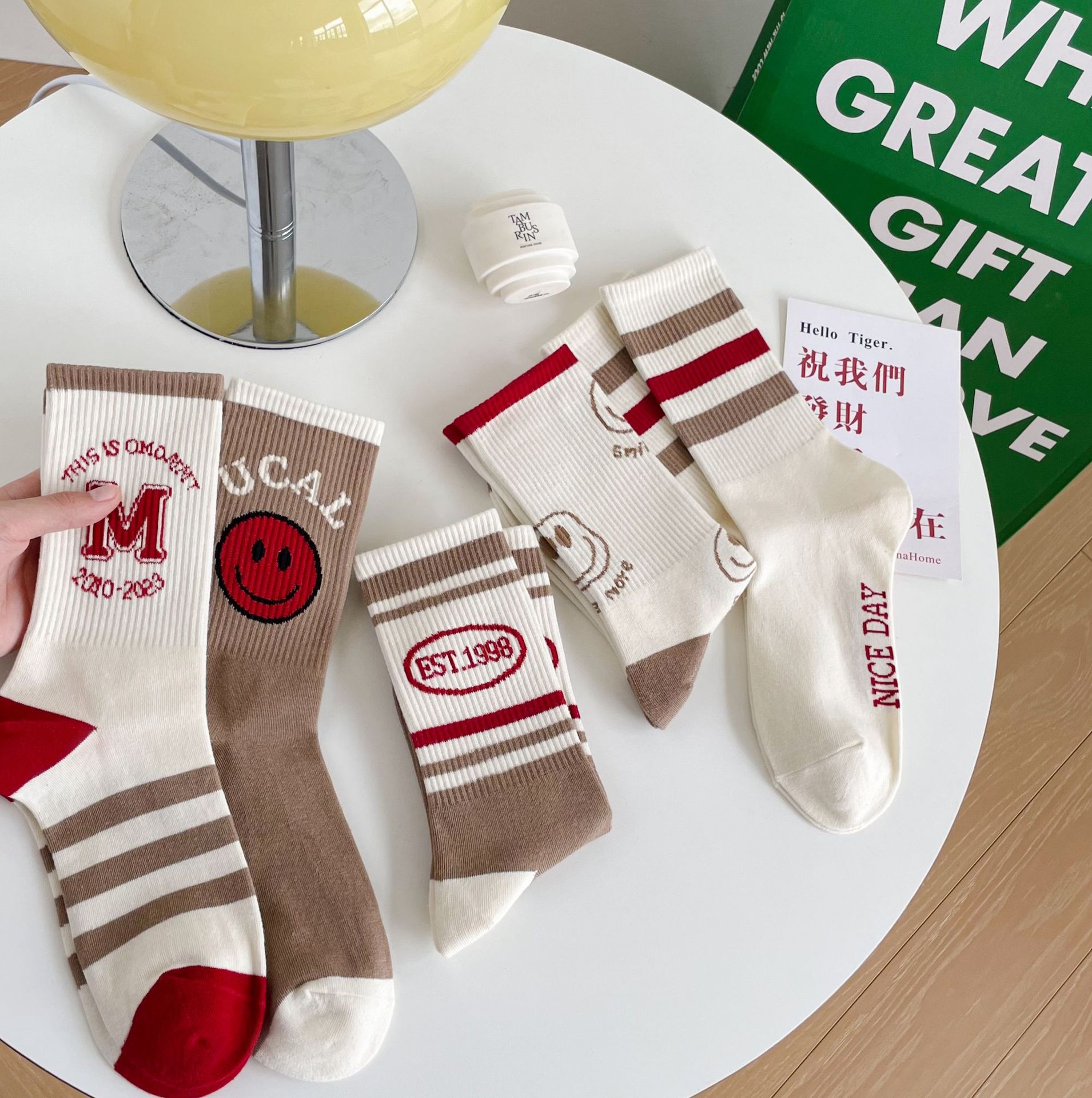 New coffee-colored smiling face socks for women's autumn and winter, combed cotton striped mid-calf socks, ins trendy couple sports long socks