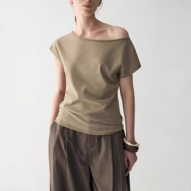 A new summer T-shirt for women with a small flying sleeve knitted pullover
