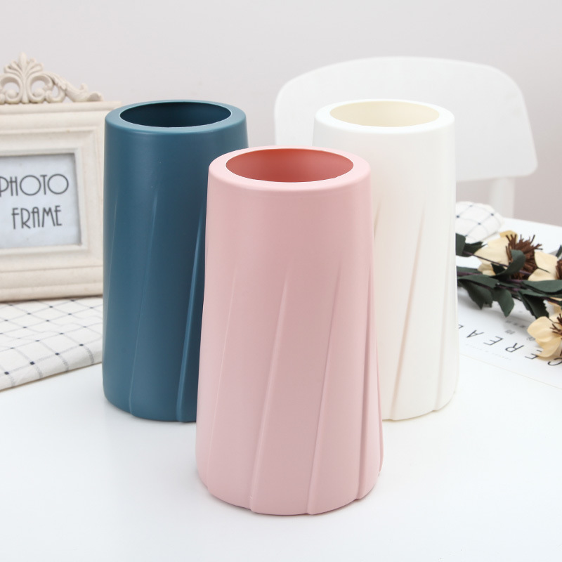Modern and simple plastic vases, creative decorative items, European-style imitation ceramic vases, Nordic INS style Application Scenario