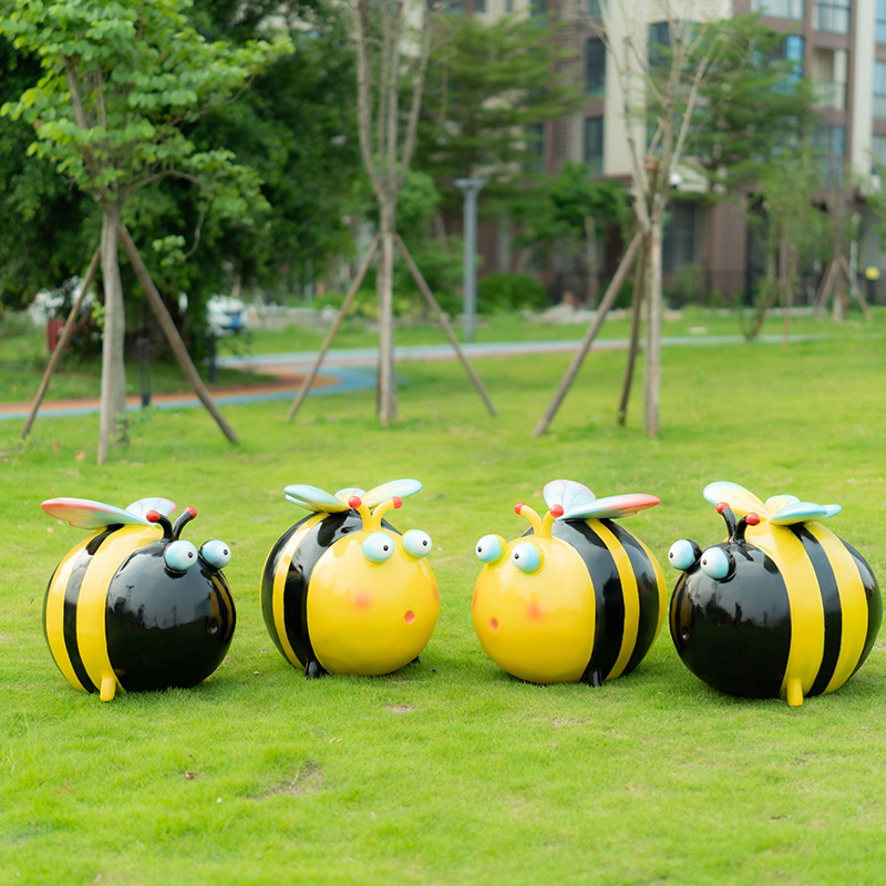 Cartoon Bee Fiberglass Sculpture Outdoor Garden Landscape Vignette Mall Kindergarten Garden Lawn Decoration details Picture