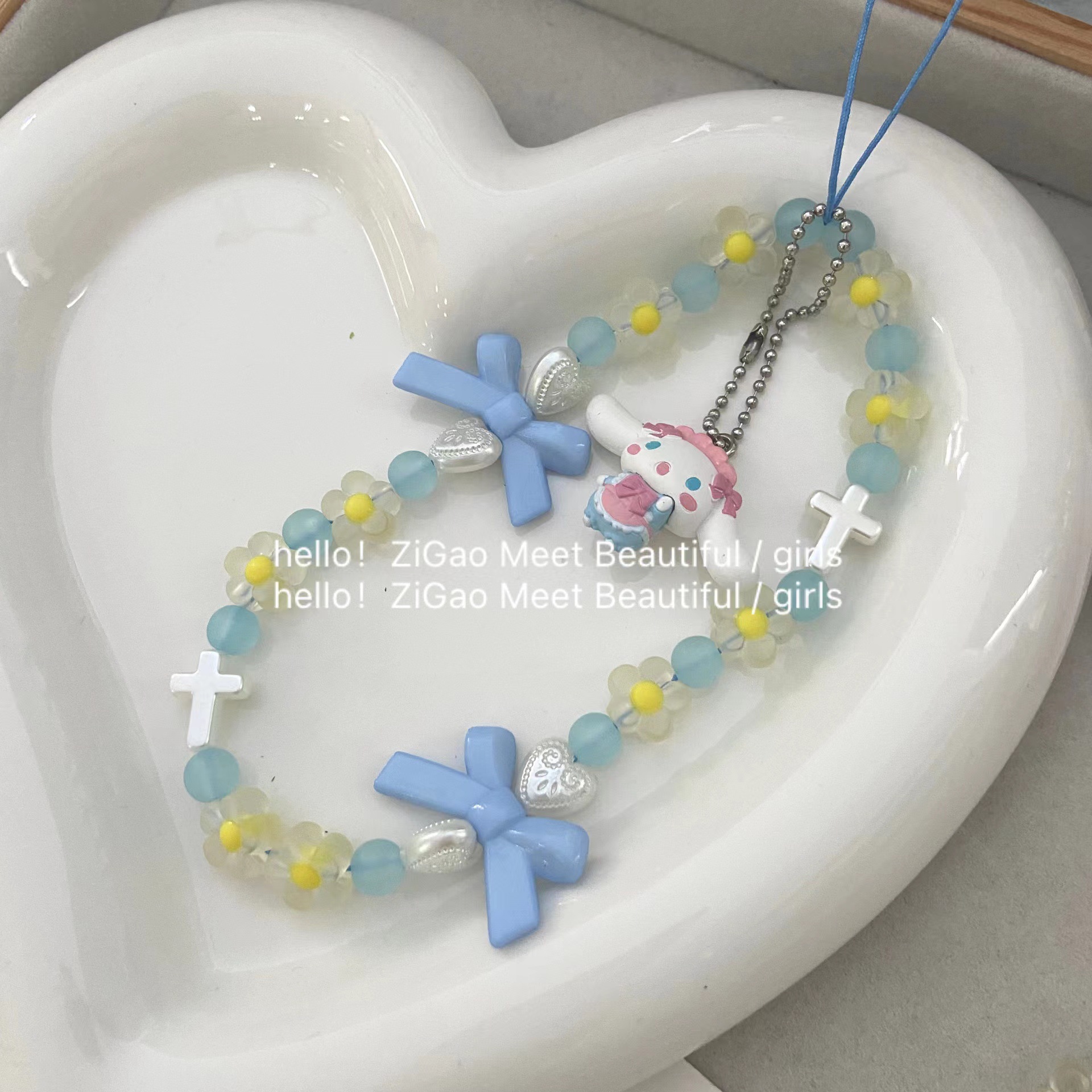 Cute Puppy Acrylic Bow Handmade Beaded Mobile Phone Chain Girl Heart Cross Mobile Phone Pendant Lanyard Application Scenario