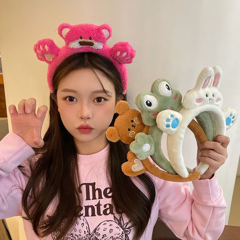 Cartoon cute three-dimensional strawberry bear hair band for washing face, female Internet celebrity applies mask to wash face, hair band, hair tie and hair clip details Picture