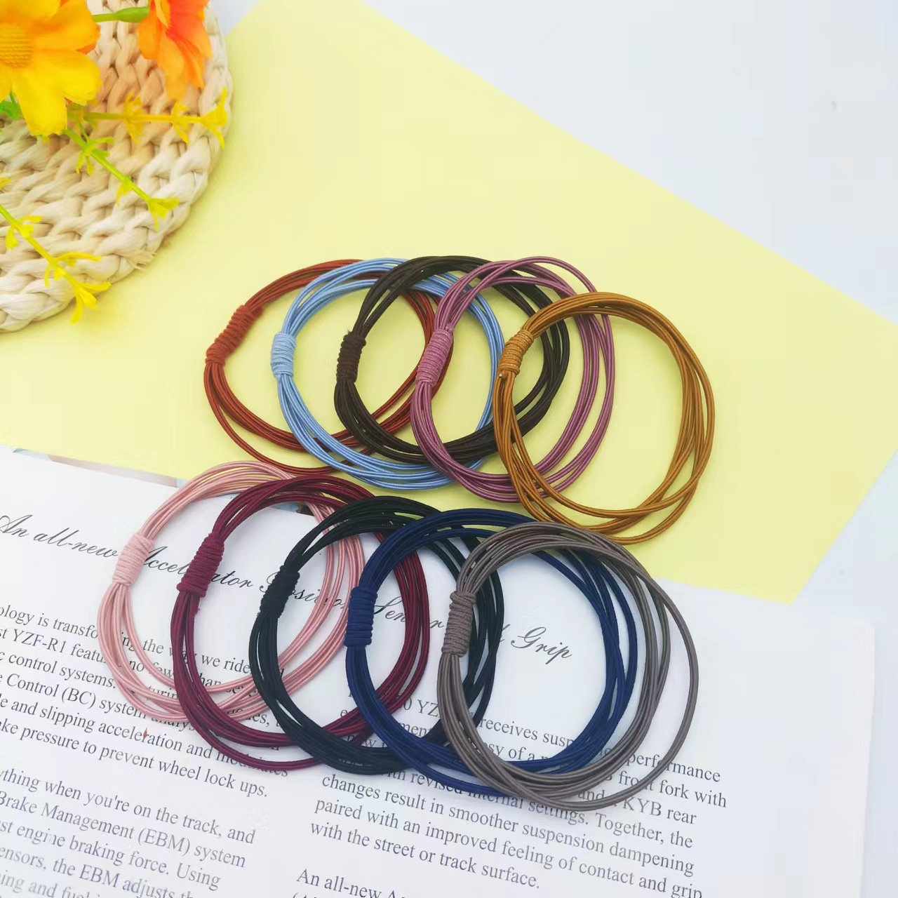 A simple Korean four-in-one hair loop headband with a fresh and innocent look, a forest girl style, a popular hair tie for young girls, and a hair band headband accessory details Picture