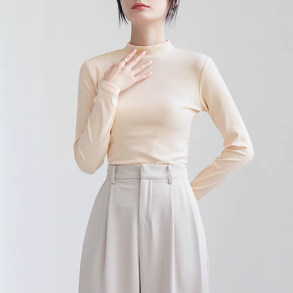 A white base layer with a small stand-up collar, paired with an autumn and winter fleece top and a pure cotton mid-neck long-sleeved T-shirt for a slimming look Specification image