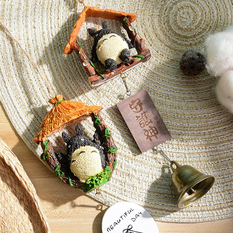 New Japanese Resin Wind Chimes Room Bell Car Pendant Cartoon Totoro Birthday Gift Balcony Sunny Day Doll Application Scenario
