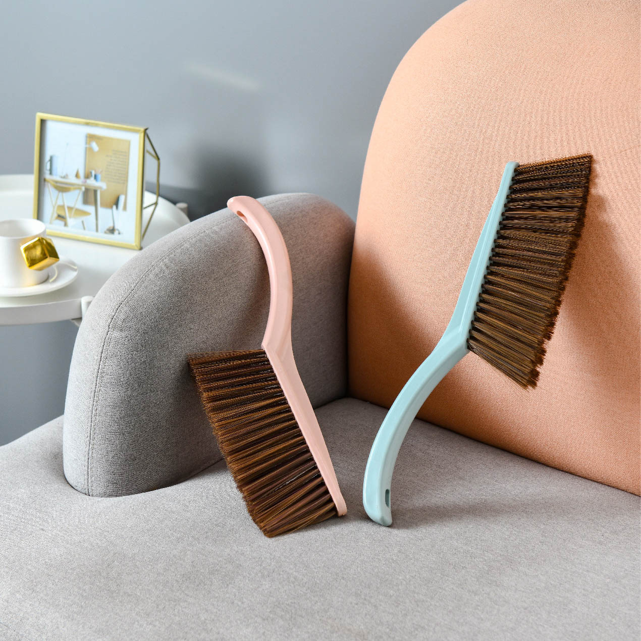 New light luxury home multi-functional long-handled soft-bristled bed brush, room dust removal brush, bed sweeping small broom, bed sweeping brush details Picture