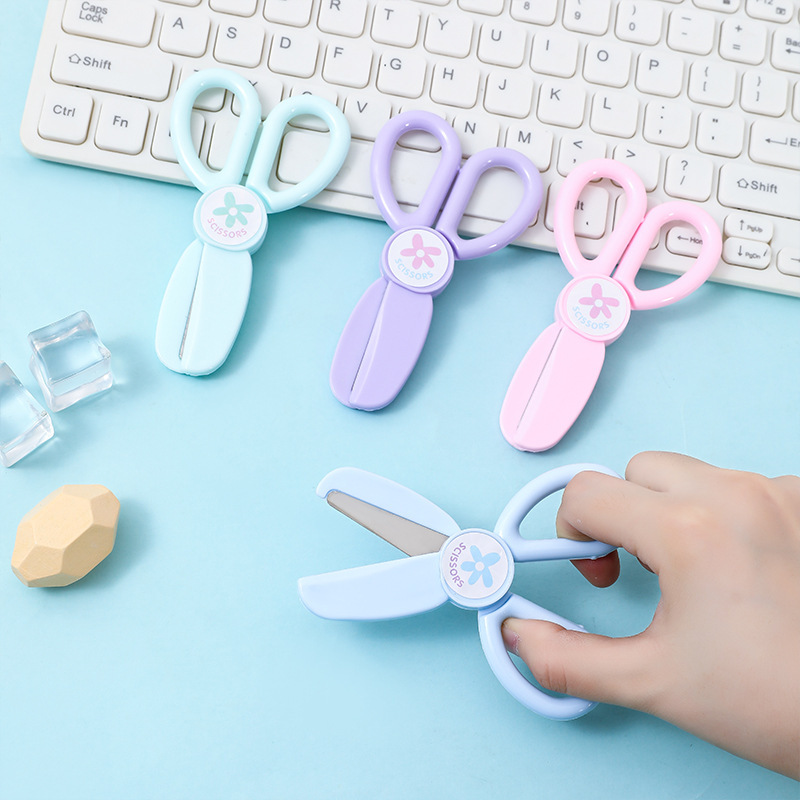 Plastic macaron colored handmade student children's scissors Kindergarten cartoon paper-cutting scissors art stationery scissors details Picture