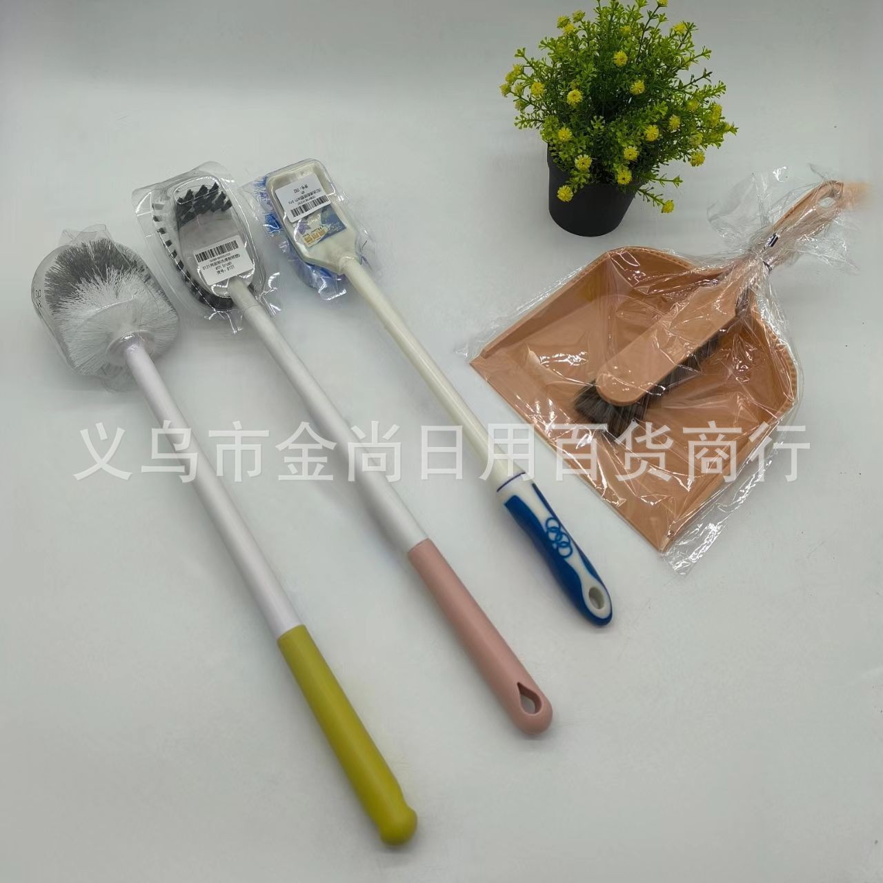 Bathroom toilet brush, household toilet cleaning, squat toilet, no blind spots or crevices cleaning brush, wall-mounted toilet brush Specification drawing