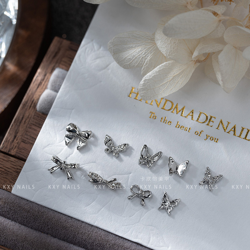 The alloy butterfly bow tie series of nail art accessories is a popular three-dimensional bestseller. It is a high-end and light luxury nail accessory with a butterfly diamond pattern details Picture