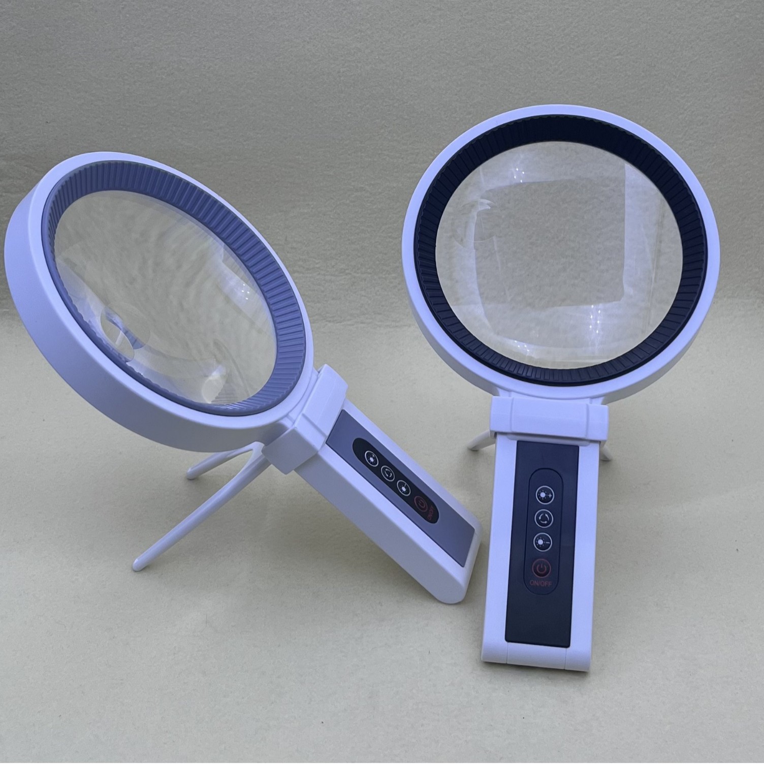 Rechargeable 135mm large diameter with 34 LED lights, three-color light source brightness reading, handheld desktop magnifying glass Item Picture