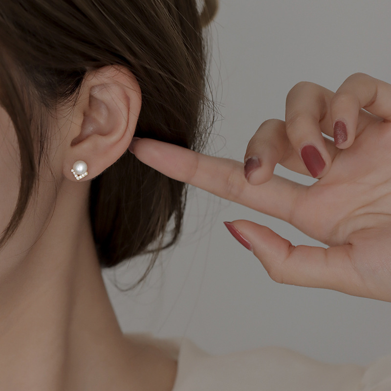 Light Luxury High-Grade Pearl Earrings Female 2023 New Explosive Earrings Exquisite Temperament Earrings Gifts Wholesale