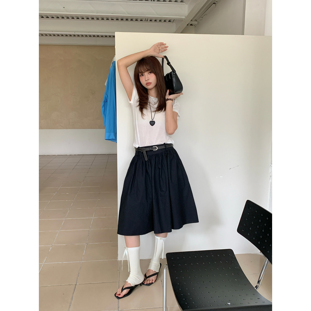 GAGD's mid-length puffy skirt with a retro and niche design is slimming. It features a pleated large swing A-line skirt with a belt Specification image