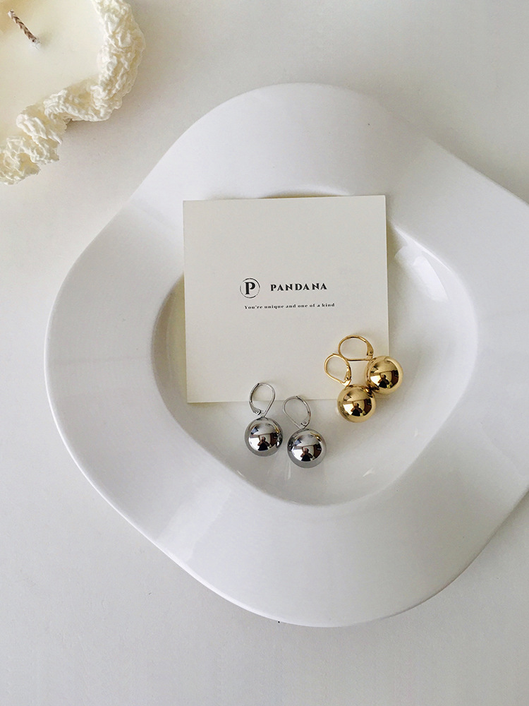 Retro and trendy ins texture line, high-end, fashionable and simple round ball and bead pendant earrings, the same style for female actress Ou Yangna Item Picture