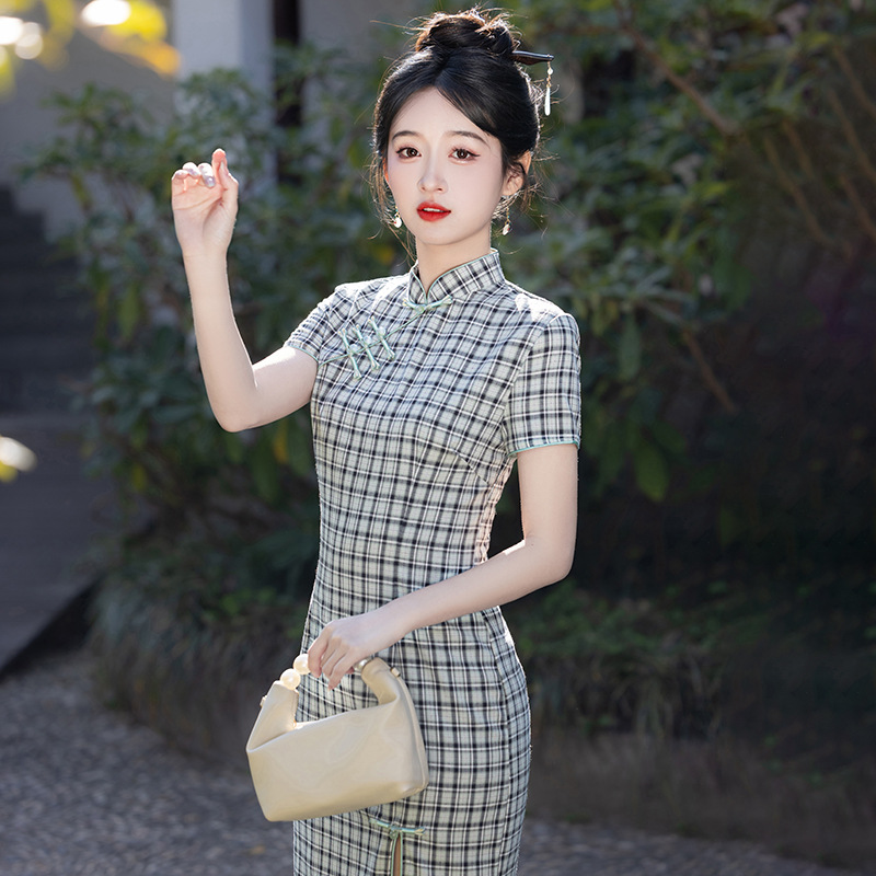 "National Trend 2025 Spring/Summer Short, petite, single-layer checkered, fresh and girlish, Chinese-style retro cheongsam. Item Picture