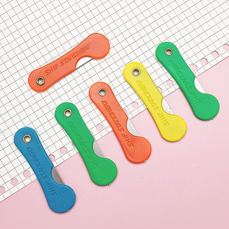 Colorful plastic knife, student pencil knife, utility knife, portable mini folding pencil sharpener, express delivery unboxing knife Application Scenario