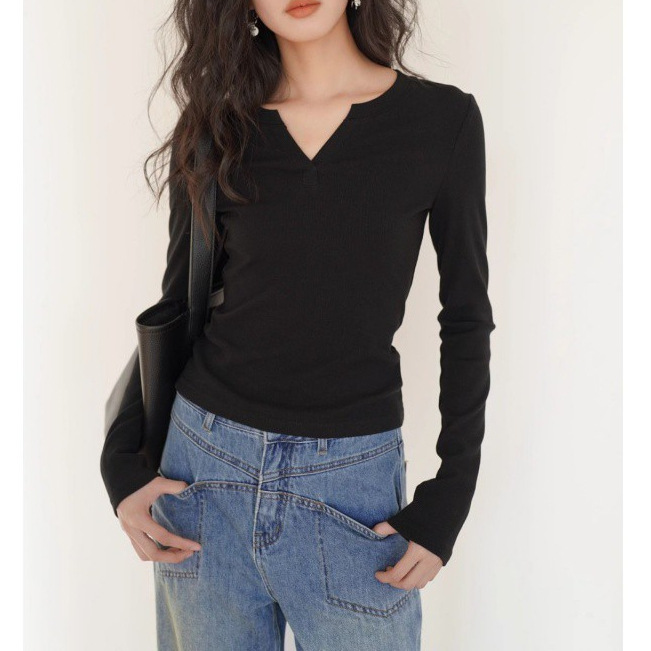 Floral grey V-neck modal base top for women, new autumn 2024 solid color slim fit paired with long-sleeved T-shirt Application Scenario