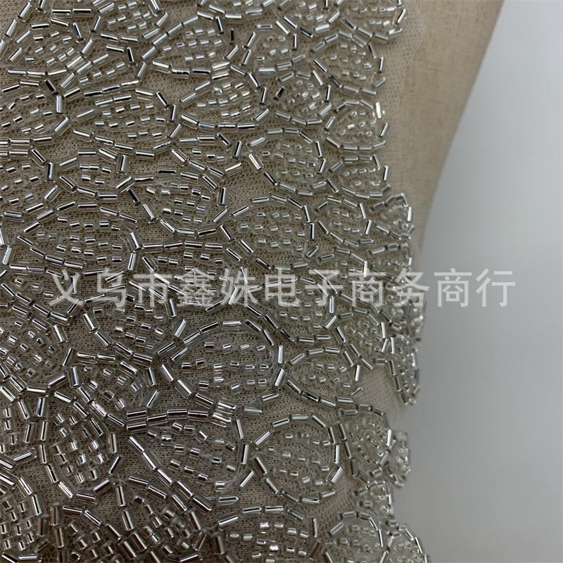 اللصاق الفضي، الخرز، ثوب الزفاف Specification image
