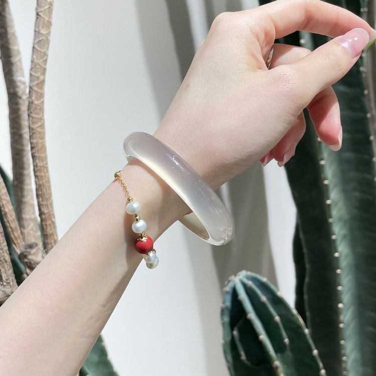 Ice-transparent high-ice agate bracelet, women's natural chalcedony bracelet, ice-type jade bracelet, women's lychee frozen jade bracelet details Picture