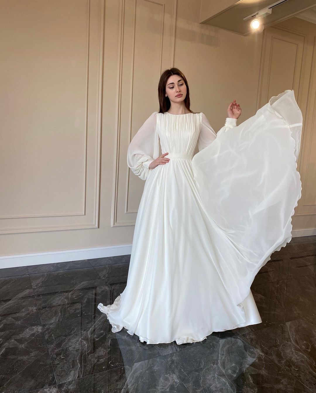 2023 autumn European and American fashion lantern pearlescent gauze white wedding dress round neck dress details Picture
