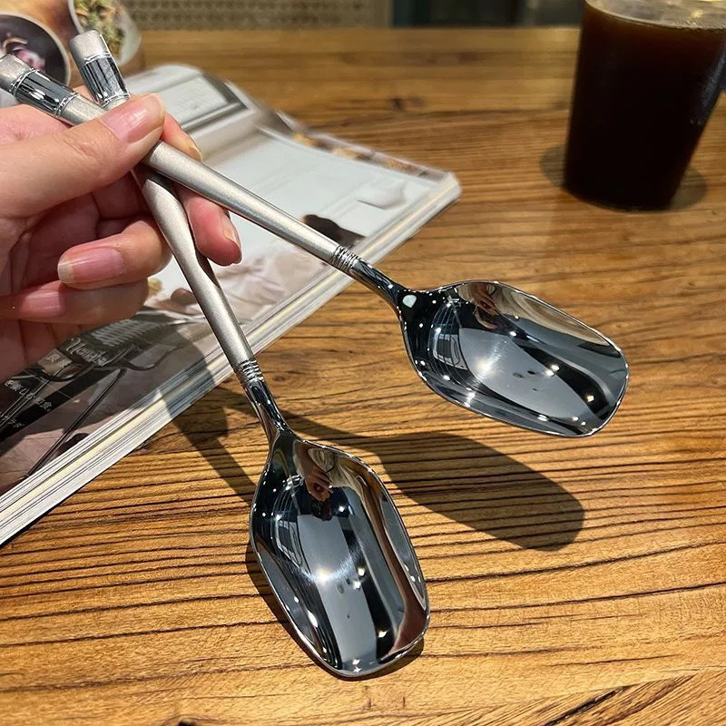 Exquisite Stainless Steel Spoon High Appearance Level Household Soup Spoon Feeding Spoon Students Eating Spoon Internet Celebrity Spoon Korean Spoon Wholesale Application Scenario