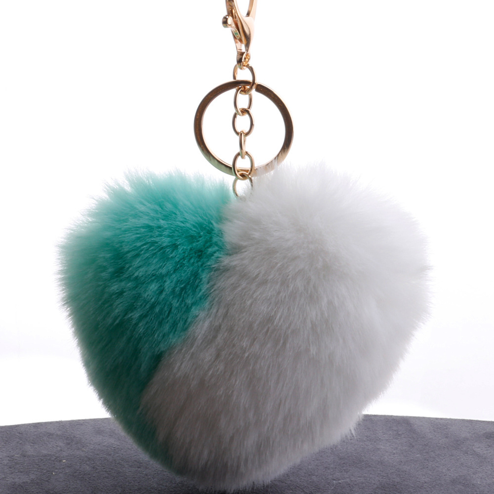 New color-blocked heart-shaped hairball keychain pendant, fashionable bag, car heart-shaped hairball pendant, cross-border bestseller Application Scenario