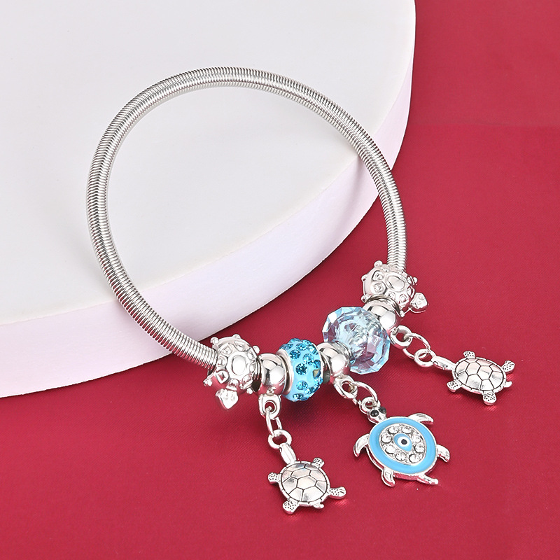 2022 New Female Love Diamond Tortoise Drip Bracelet Europe And The United States Fashion Cross-Border Crystal Spring Hand Bracelet Item Picture