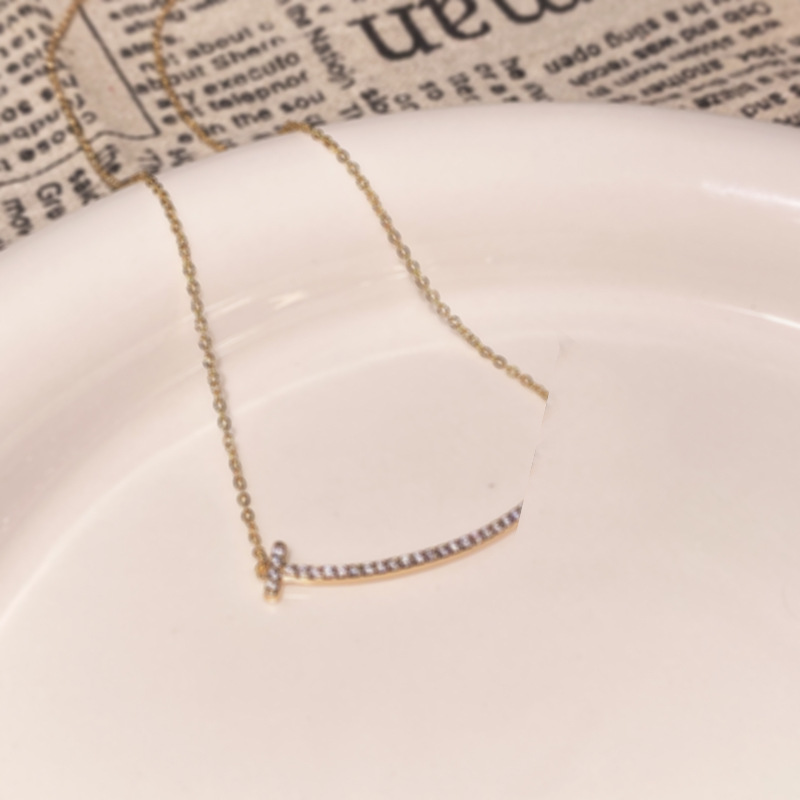 跨境新款式笑脸项链女轻奢小众锁骨颈链高级感精致钛钢不掉色百搭