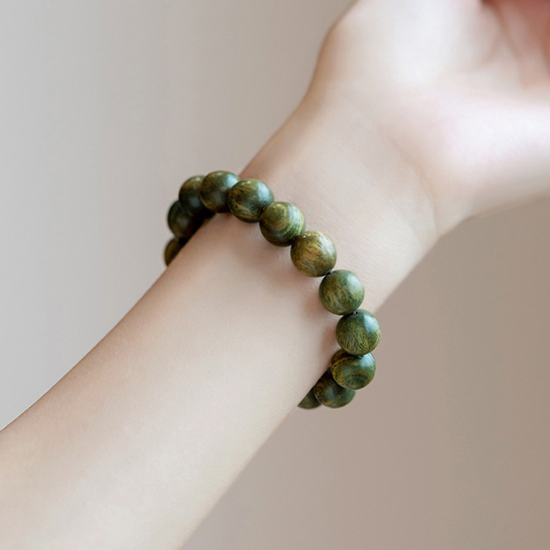 Fuxia Chamfered Square Grain Green Sandalwood Bracelet Wooden Buddha Beads Rosary Holy Sandalwood Short Hand Ground Fruit Geometric Bracelet Application Scenario