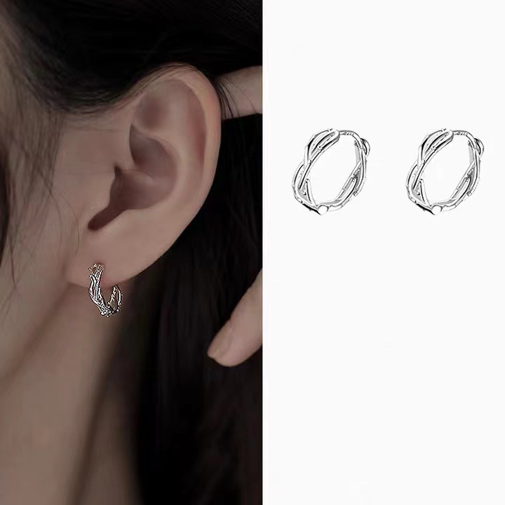 S925 Sterling Silver Thorn Earrings For Women 2023 Simple Light Luxury Earrings For Women Advanced Sense Net Red Earrings Buckle South Korean Earrings Application Scenario