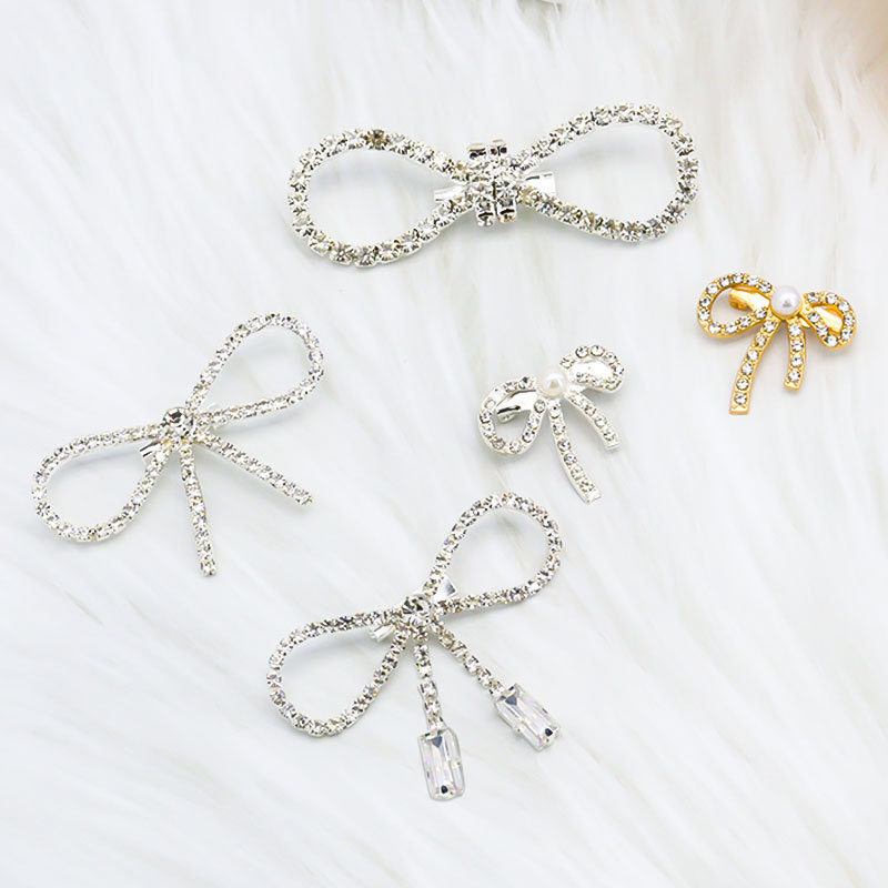 High-end brooch women's high-end clothing accessories, high-end rhinestone brooch decoration, retro niche diamond-encrusted butterfly brooch clothing accessories Application Scenario