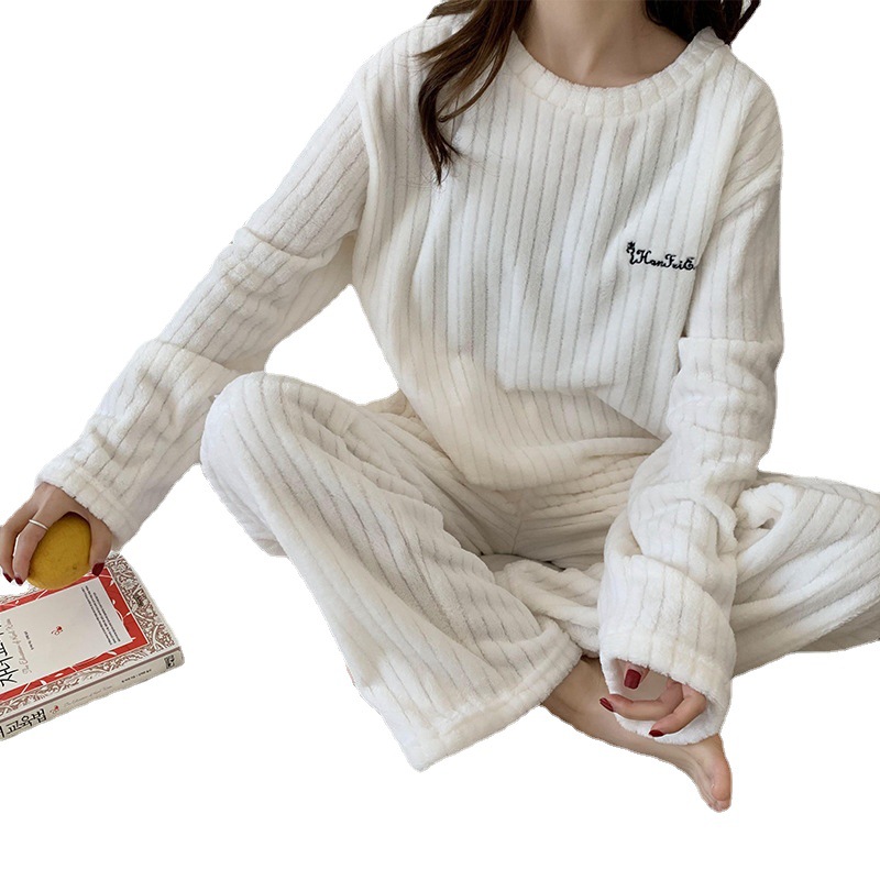 2023 New Autumn And Winter 2022 New Crescent City Warm Warm Leisure Home Wear Pajamas Net Red Coral Velvet Thickened Warm Set Item Picture