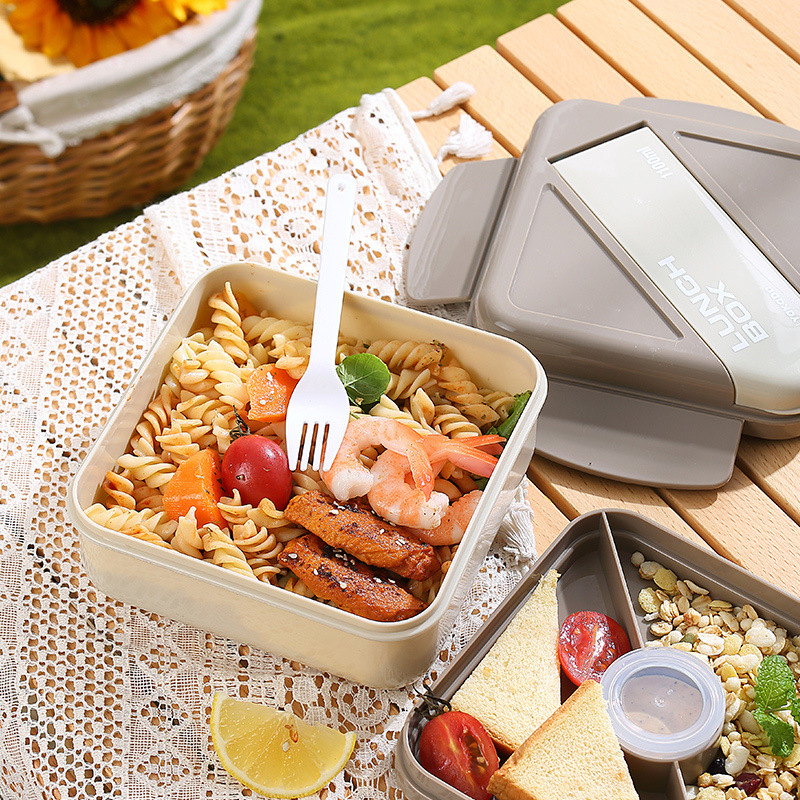 Double Compartmentalized Salad Box Lunchbox For Students Microwavable Lunch Box For Office Workers Portable Picnic Box Application Scenario