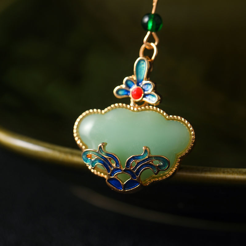 Chinese fashion cheongsam pressure flanges original ancient style pendant brooch Hanfu tea dress fringe retro Chinese makeup with accessories female Item Picture
