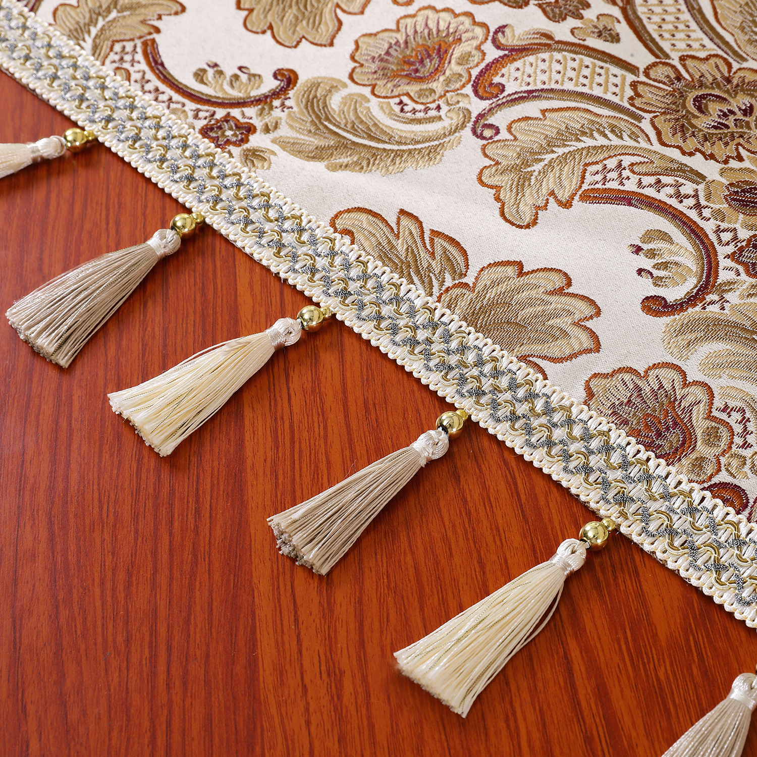 Fenghe Embroidery Factory supplies European-style light luxury tablecloths for home use. Dust-proof and stain-resistant. Modern, simple, fashionable, creative, elegant and high-end. Embroidered tablecloths for dining tables, coffee tables and tables Specification image