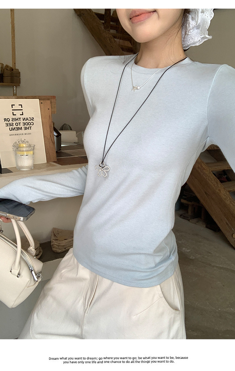 A new long-sleeved T-shirt with a Korean-style oat round neck for the autumn of 2026. Pair it with a base layer to create a slimming and laid-back look for women pic 21