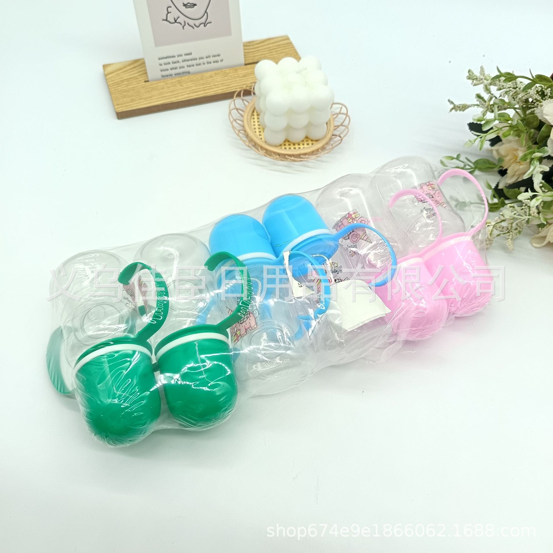Cute and fun patterned baby learning drinking cups, baby drinking cups with handles, pacifiers and bottles for wholesale trade details Picture
