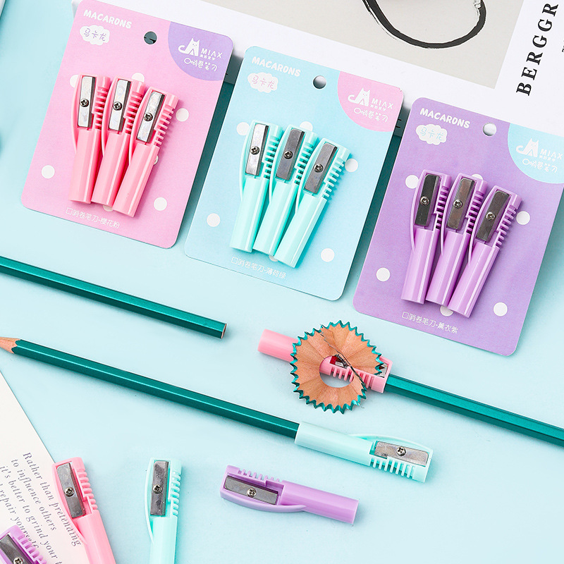 Manufacturer creative multi-functional pencil cover pencil sharpener single-hole two-in-one pencil cap pencil sharpener eyebrow pencil protection knife cap Application Scenario