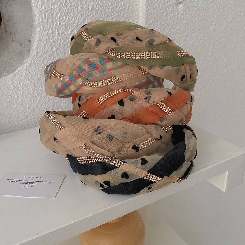 High-end mesh diamond-encrusted hairband, color-blocked twisted headband, wide-edge checkered outside-pressing hairpin, 2023 Internet celebrity new style Application Scenario