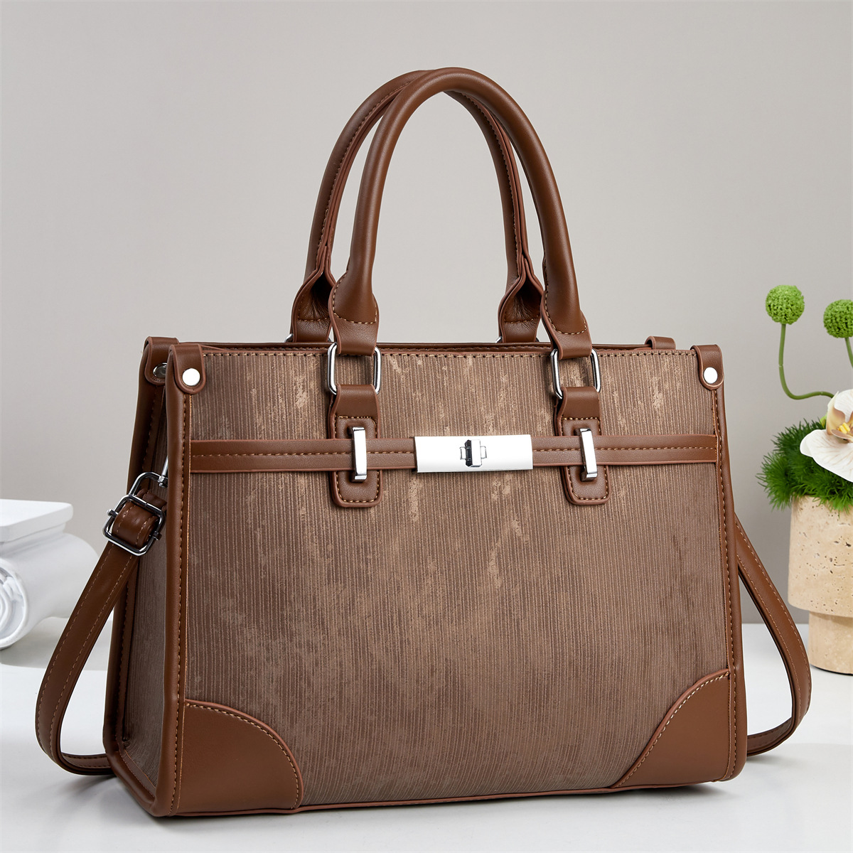Retro and simple color-blocking handbag for women 2026, a casual, trendy and versatile single-shoulder handbag for commuting Specification image