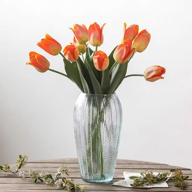 Free shipping on consignment glass vases, a light luxury and high-end decorative item, a modern and simple transparent flower vase for the living room Application Scenario