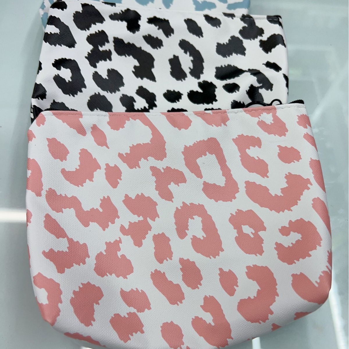 Factory direct sales of the new leather coin purse, a popular and cute pen case that can be stored Application Scenario