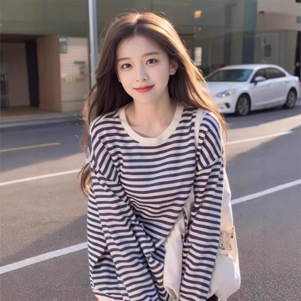 Striped hoodie, long-sleeved T-shirt, women's spring 2025 new style innerwear base layer, loose knitted design top