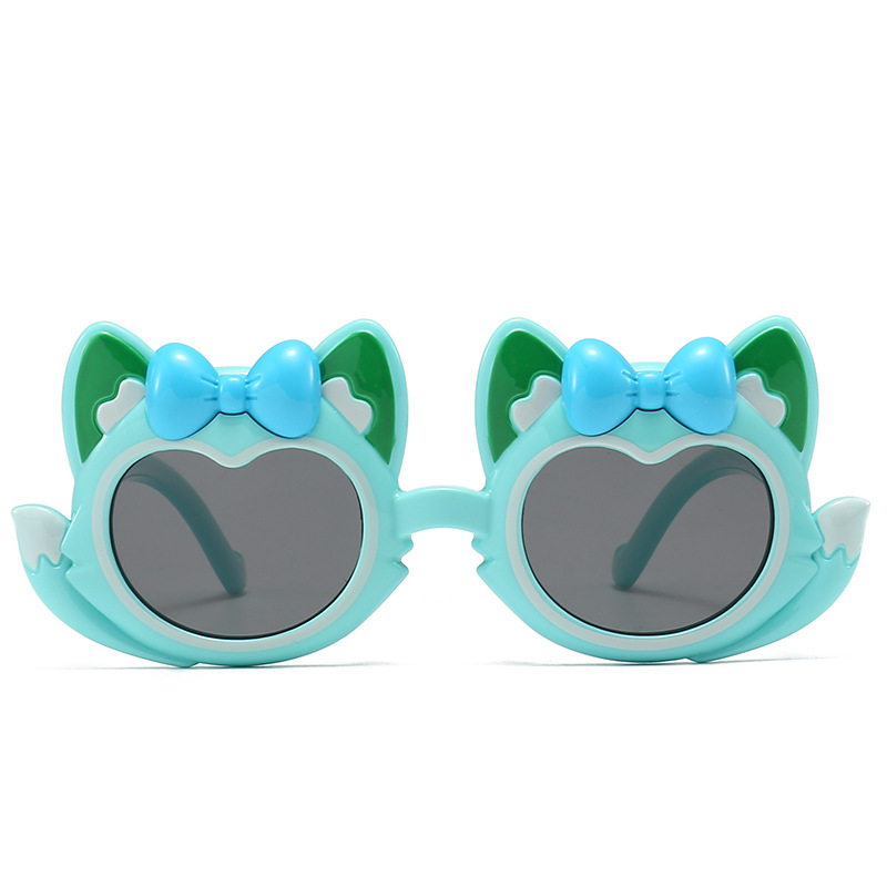 2024 New Children's Sunglasses Cute Cartoon Polarizing Primary School Sunglasses Sunshade Mirror 8-128 Application Scenario