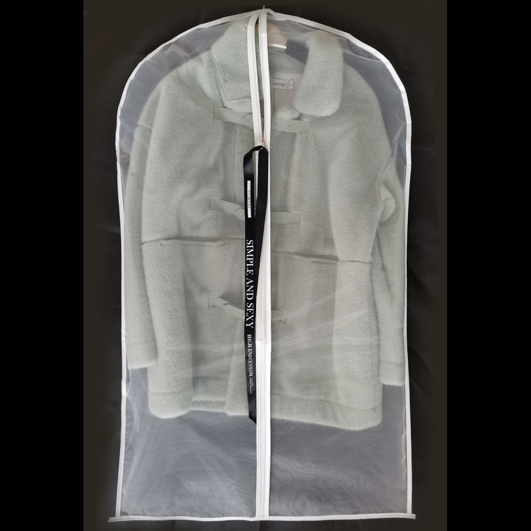 Fur dust cover, clothing dust cover, breathable dust cover, mink coat, dust bag, storage bag Application Scenario