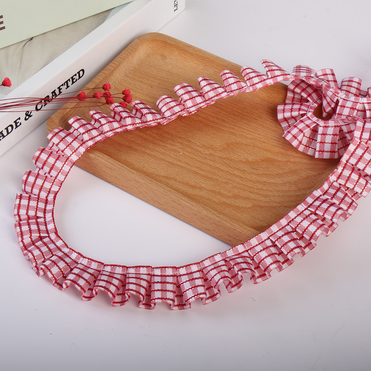 2.5cm silver wire checkered fabric pleated clothing accessories, home decoration toys, handicrafts, home discount lace Application Scenario