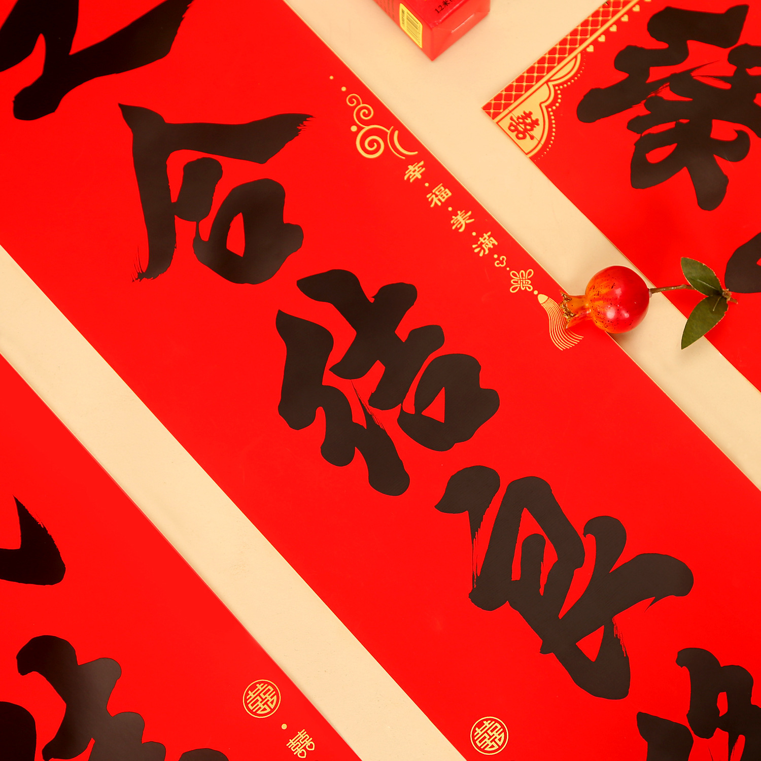 Wedding couplets, double-opening door couplets, 3-meter rural red that never fades, fully adhesive back, wedding couplets for the man and woman details Picture