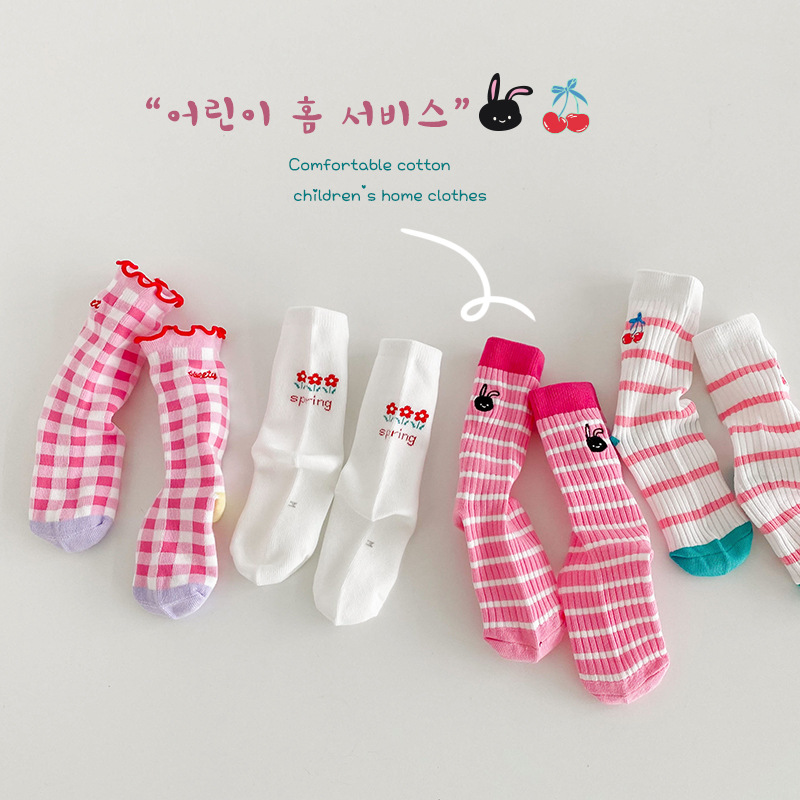 Socks stall a generation of 1548 children's socks wholesale autumn cherry flower embroidery mid-tube socks pink cotton boneless lace girls socks Item Picture