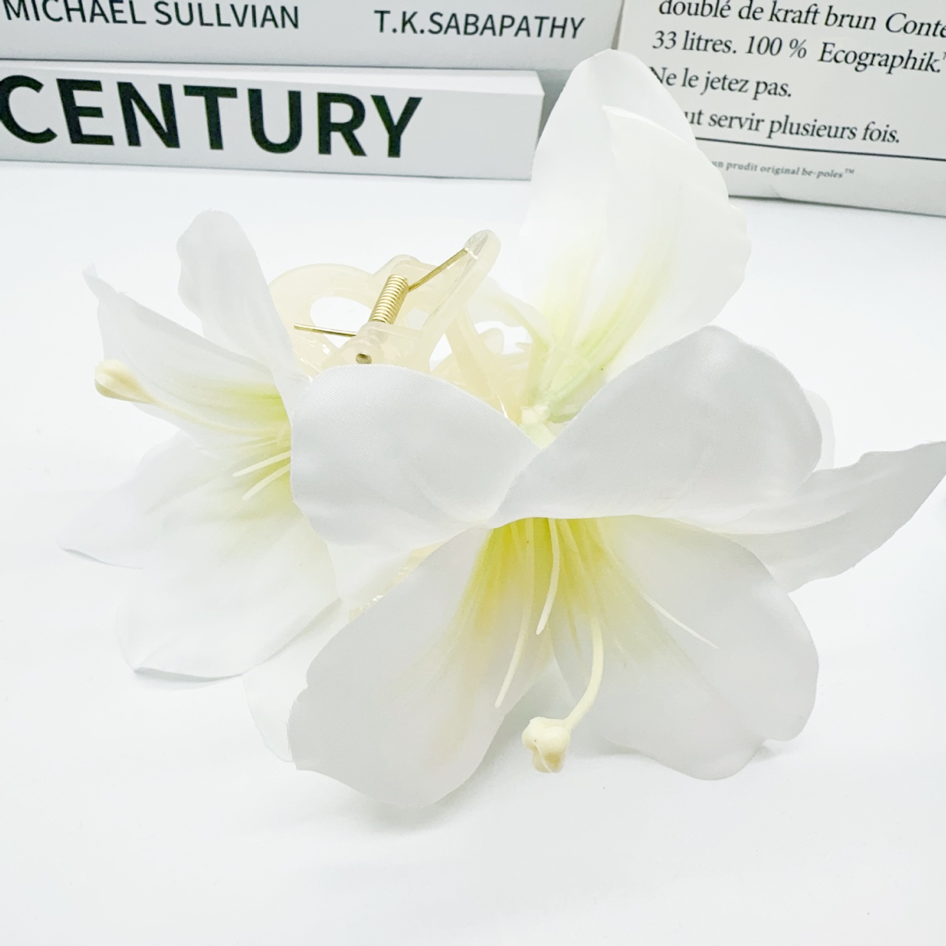 Create a full vacation atmosphere! A beautiful three-dimensional lily flower grab-clip for women's high-end shark clip headwear at the back of the head Application Scenario